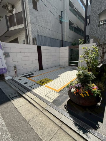 ベラスウィータ原宿の駐車場