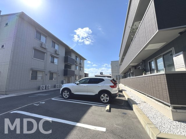 ラ・トゥール山城西　B棟の駐車場