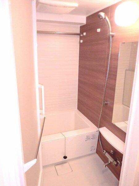 フェニシア三軒茶屋の浴室