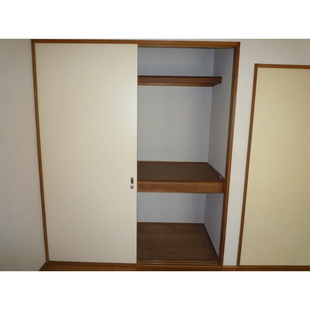 海老名市国分北２丁目のアパートの収納