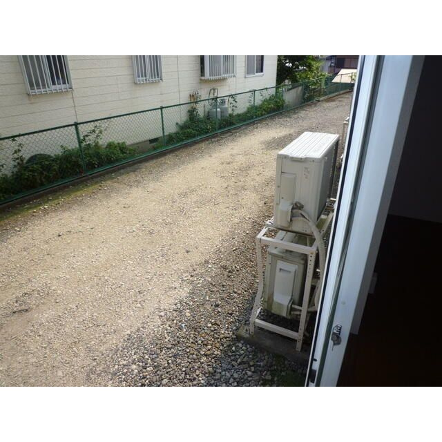 海老名市国分北２丁目のアパートの庭