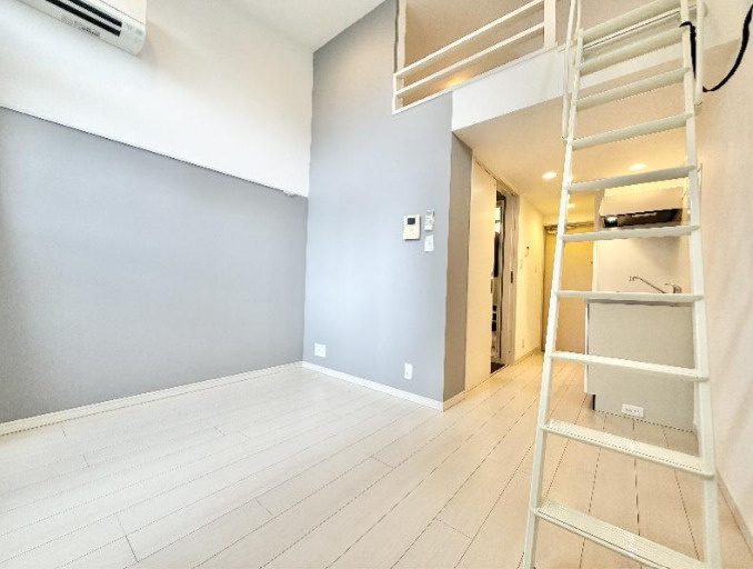 Housing Complex T2の内装