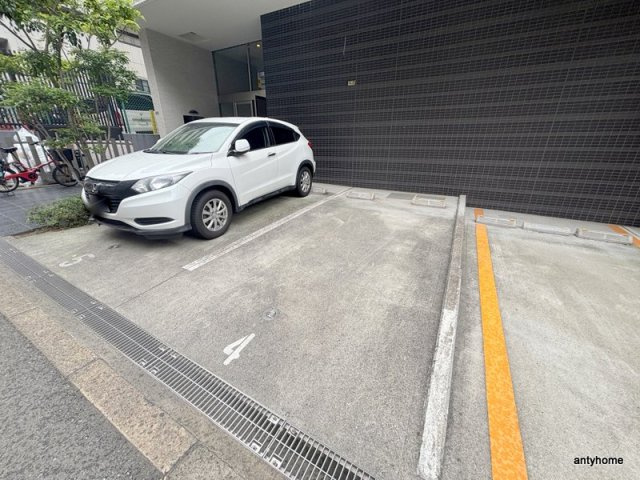 エスリード大手前　仲介手数料無料の駐車場