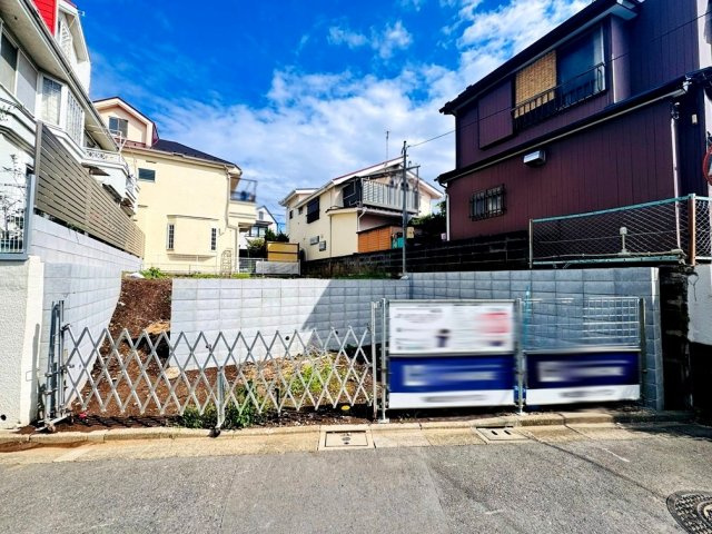【外観】 | 練馬区南田中4丁目　新築分譲住宅　全1棟（成増店） | サミットストアまで徒歩8分・すぐ近くに公園もあり、至便な立地。