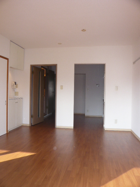 グランシャリオ誠治館の居間・リビング