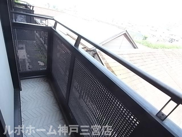 中山手ガーデンパレスD棟のバルコニー