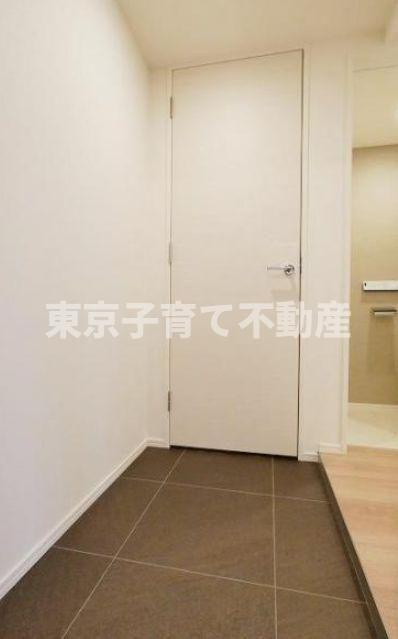 クラリティア文京千石の玄関