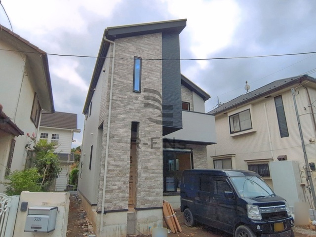 【外観】 | 練馬区大泉学園町６丁目　新築戸建て | 石目調のアクセントが映え、意匠性に優れたスタイリッシュな外観