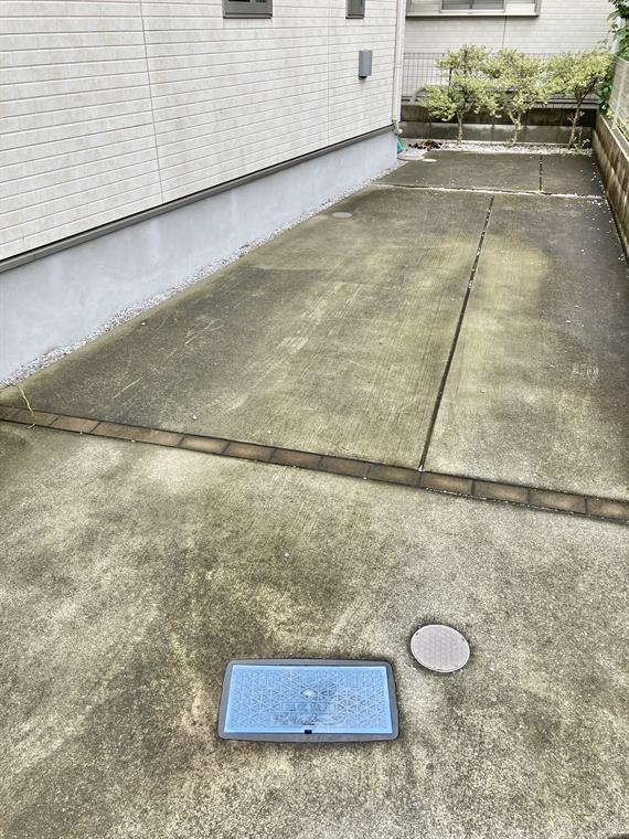 若葉町戸建の駐車場