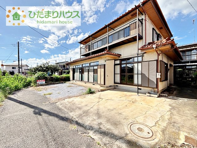 【外観】 | 筑西市岡芹　中古戸建 | マイホームなら駐車場代がかかりません！しかも、自宅の駐車場で洗車ができます！今までコイン洗車に行っていた手間も省けて、節約にもつながります(^^♪