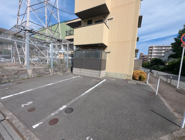 Lumiere豊中の駐車場