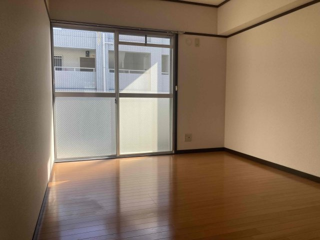 アーバン京命Ⅱの洋室