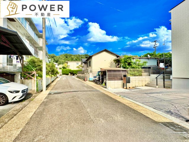 名東区極楽5期のその他|十分な幅が確保されており、車の出し入れもスムーズ。お子様の送り迎えなど、日常の動作も快適に行えます。									
									
