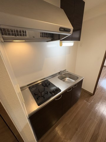 ウエスト桂川駅前のキッチン|2口ガスコンロ付きシステムキッチン