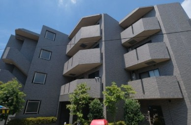 【外観】 | ルーブル中野弥生町 | 鉄筋コンクリート造のがっちりとした建物。