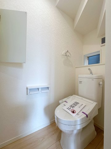 安佐南区安東5丁目のトイレ|1階ウォシュレットトイレ☆
各階にウォシュレットトイレがついています♪