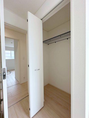 安佐南区安東5丁目の収納|全居室収納☆
6帖洋室のクローゼットです♪