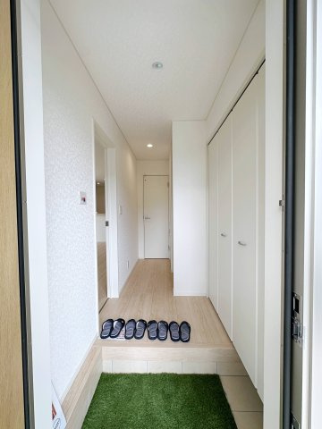 安佐南区安東5丁目の玄関|広々とした玄関ホール☆
