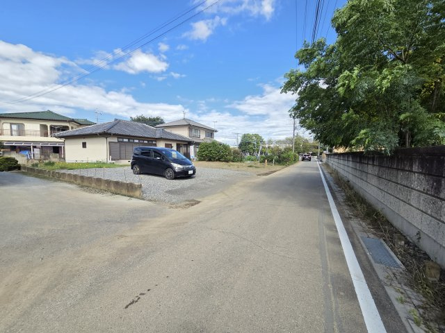 太田市大久保町　中古住宅の前面道路含む現地写真|太田市大久保町　中古住宅