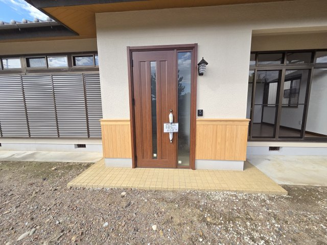 太田市大久保町　中古住宅の玄関|太田市大久保町　中古住宅