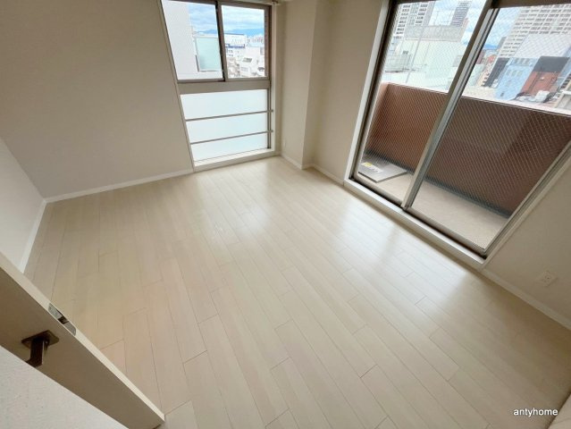 プレサンス本町ジョイス 仲介手数料無料の居間・リビング