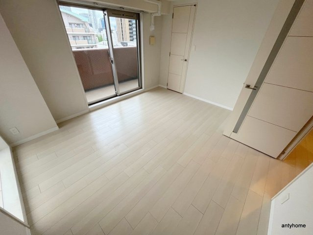 プレサンス本町ジョイス 仲介手数料無料の居間・リビング
