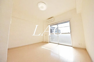 【居間・リビング】 | ラフィネール | 洋室のお部屋です。