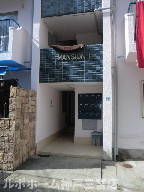 マンションLのエントランス