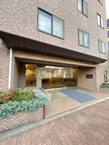 新宿区西落合４丁目の賃貸マンションのエントランス