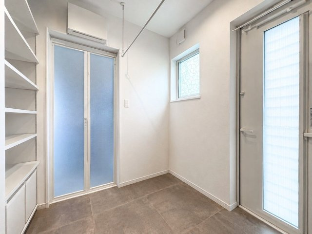 福岡市南区屋形原4丁目 中古戸建のトイレ|1階のトイレは、コンパクトで掃除がしやすいタンクレストイレです！