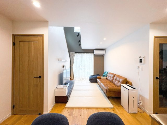 福岡市南区屋形原4丁目 中古戸建のキッチン|II型キッチン+横並びダイニングで、調理から配膳、片付けまでの家事動線が短くスムーズに！