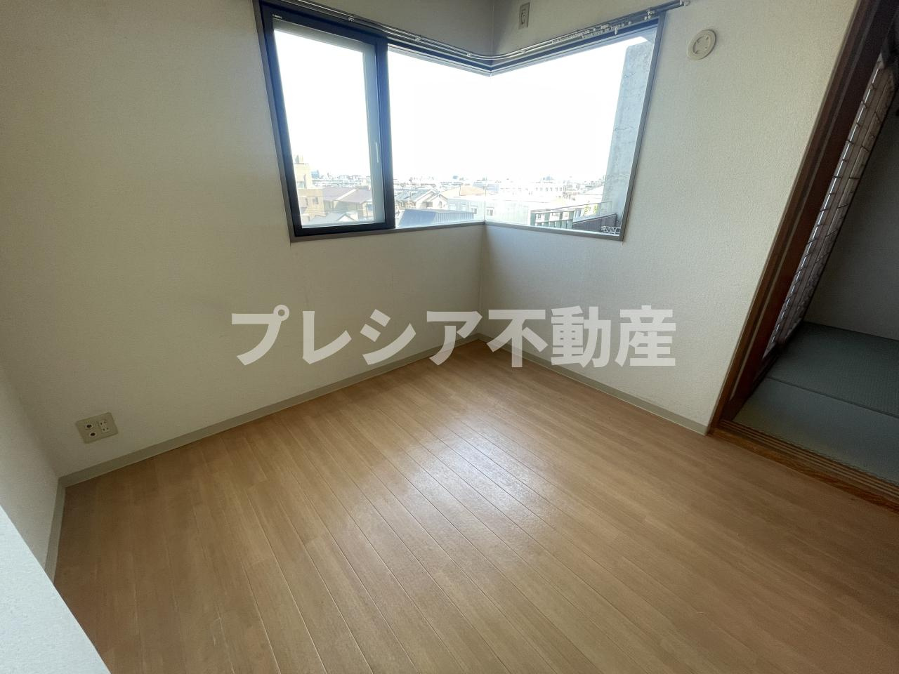ヒルズ上甲子園の居間・リビング