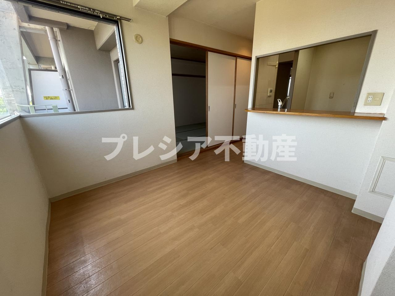 ヒルズ上甲子園の居間・リビング
