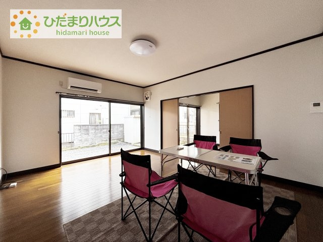 【居間・リビング】 | 筑西市幸町3丁目　中古戸建 | 家族の集まるLDKは広々19.5帖！贅沢な空間を演出！
