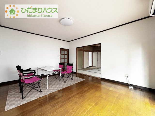 【居間・リビング】 | 筑西市幸町3丁目　中古戸建 | 大型テレビに大型ソファー(^^)どんなインテリアにしますか？