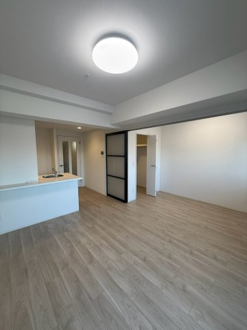 【居間・リビング】 | Louis Residence 弁天町