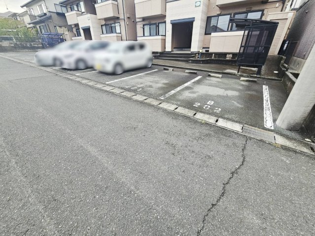 ヴィルドミールＢの駐車場