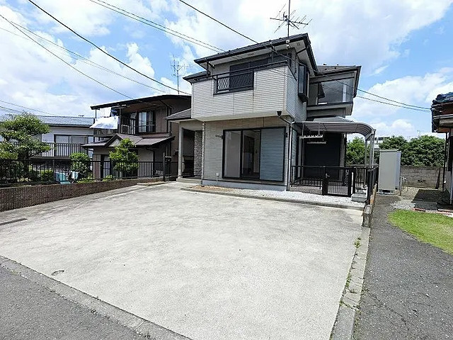 菅田町戸建の駐車場