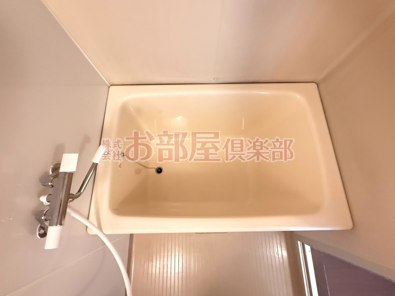 萩尾コーポの浴室|落ち着いた空間のお風呂です