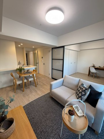 【居間・リビング】 | Louis Residence 弁天町