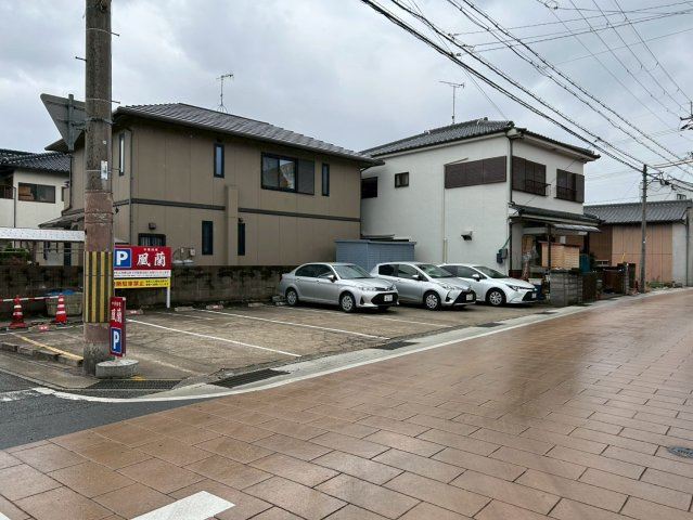近都荘2号棟の駐車場