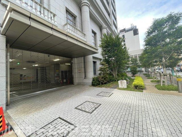 ライオンズタワー神戸元町の駐車場