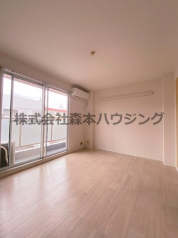 【洋室】 | 　サンハイツ | 明るい洋室です