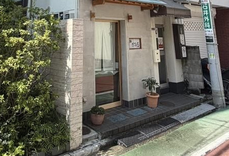 松井ビルのエントランス