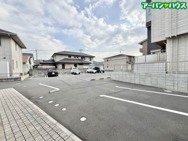 グラナートの駐車場