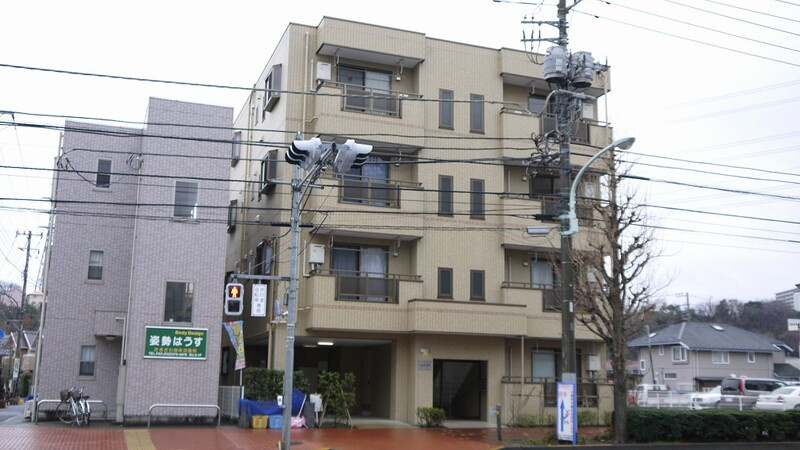 稲城市大丸の賃貸マンションの外観