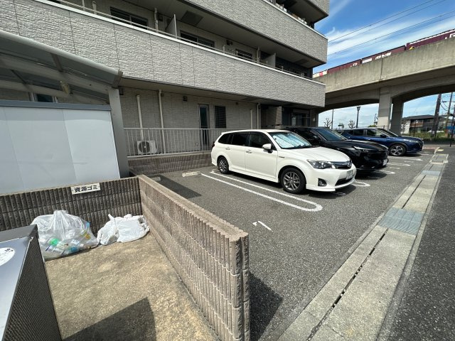 エソールの駐車場