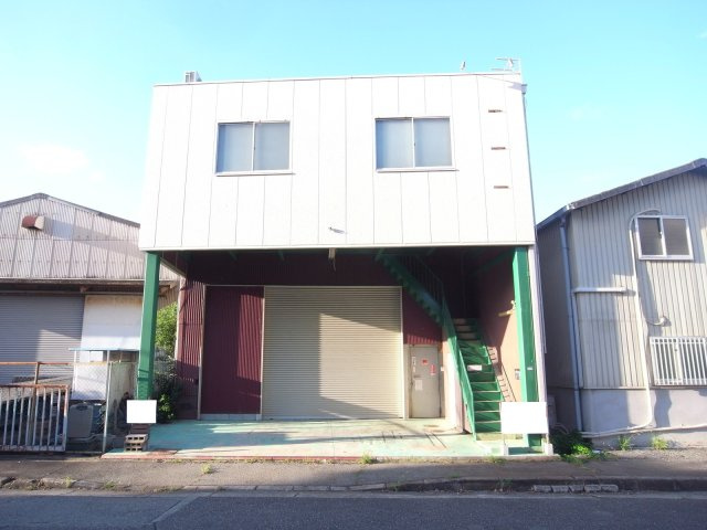 豊中市利倉２丁目の倉庫の外観