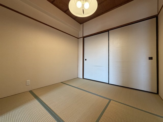 ハイツ粟新の和室