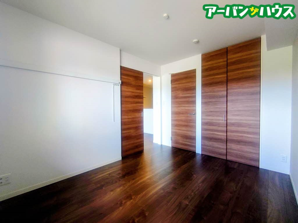ミモザの洋室